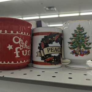 holiday décor idea - kitchen mugs