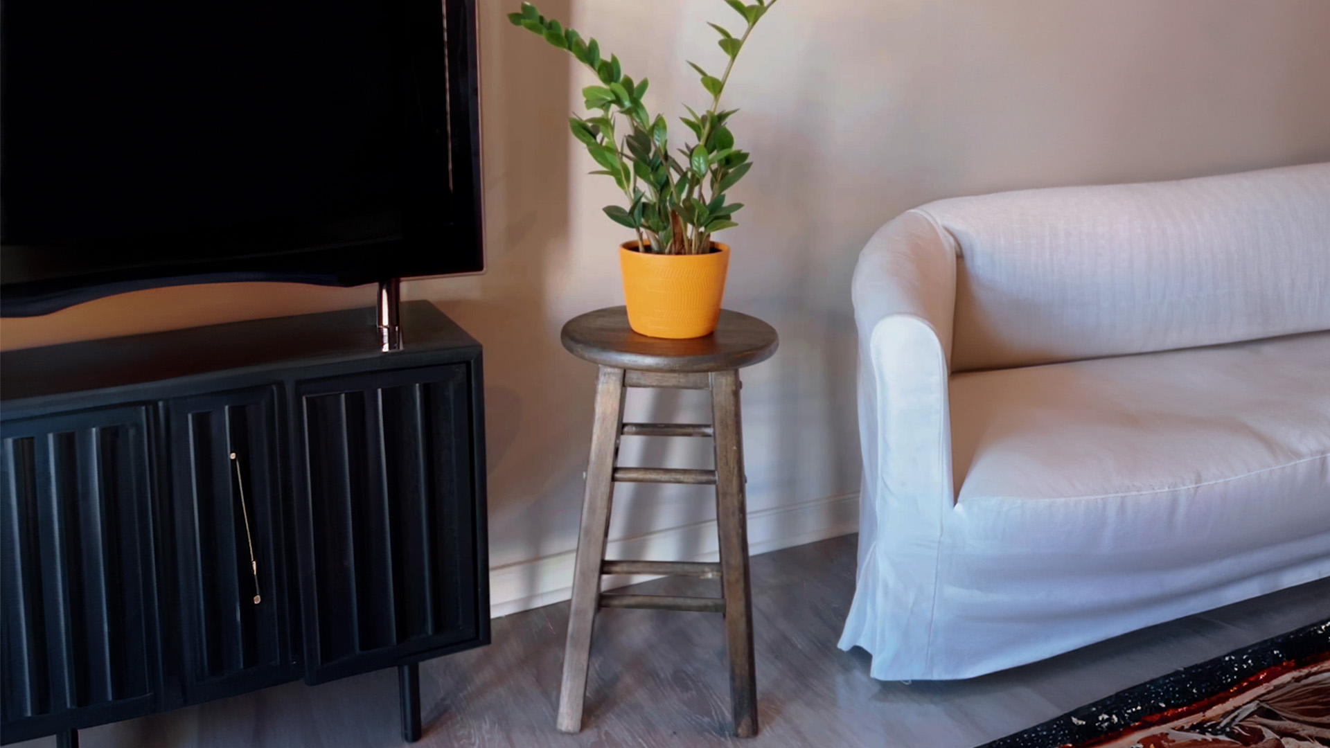 DIY Plant Stand Final Image