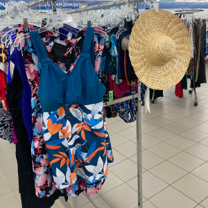 thrifted swimsuit & hat for your beach day